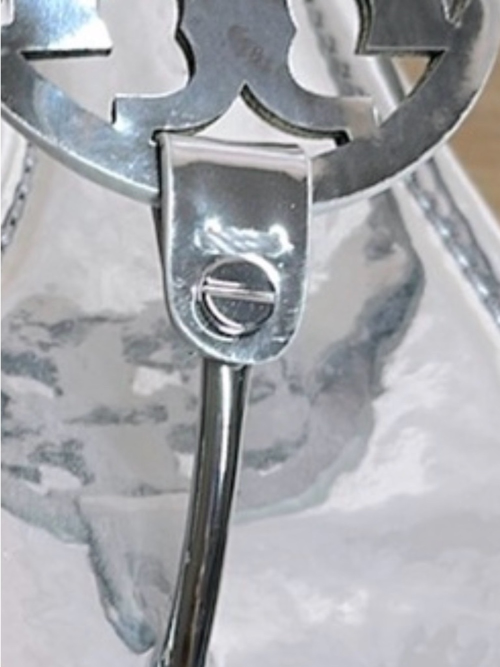 Tory Burch TB Miller Metallic Sandals Argento Mirror Silver Logo Thong Various - Picture 6 of 6